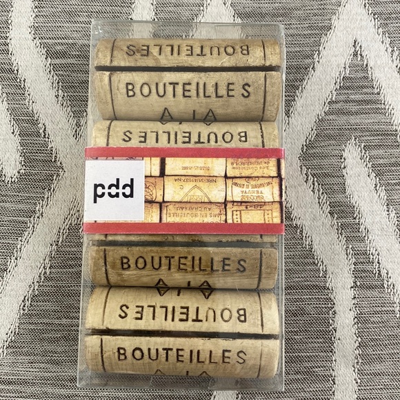 Wine Cork Placecard Holders 4 pack NWT (not actual cork)